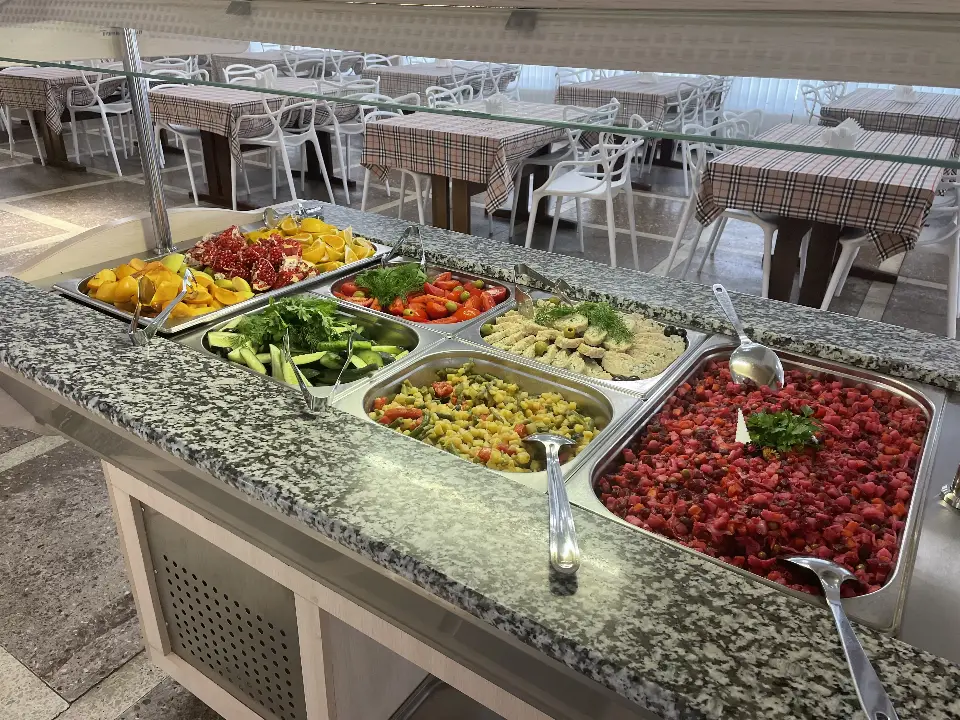 Салат-бар и холодные закуски