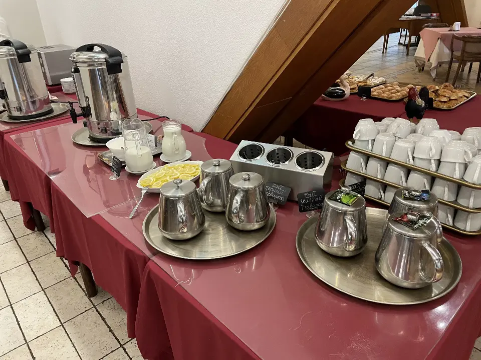 Кофейная станция и сервировка